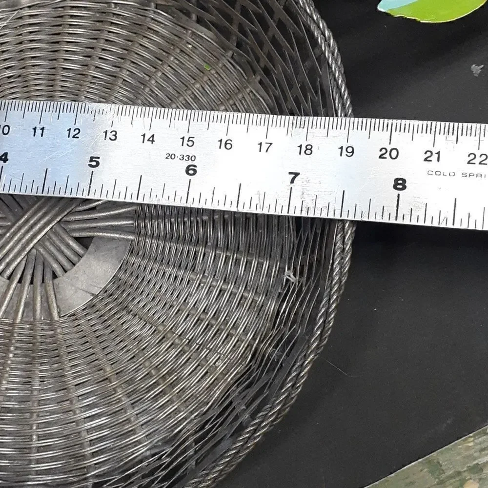 6 pc metal basket, silver plate biscuit tray, 2 silver wire bread basket…‎
